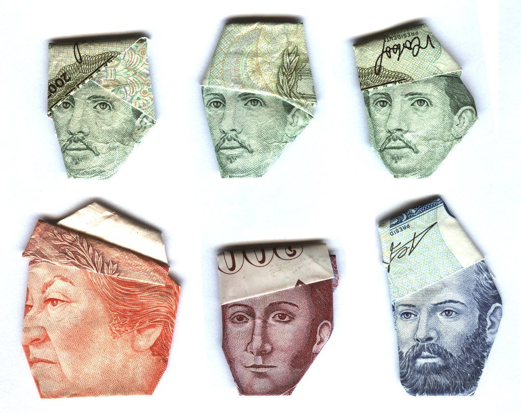 Billetes y sombreros